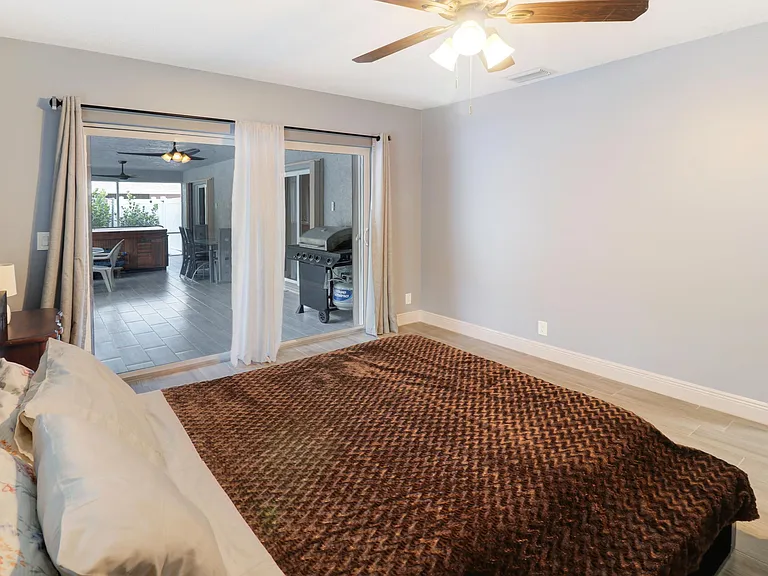 615 NE 15th Pl — Photo 22