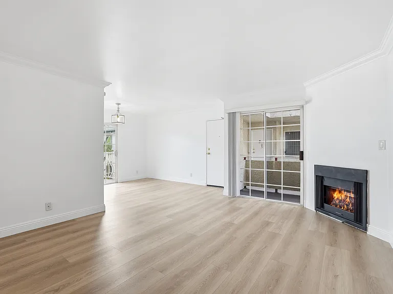 908 S Shenandoah St #104 — Photo 7