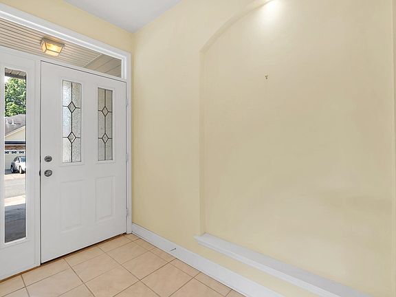 3rd image of 5432 Hampton Hill Cir