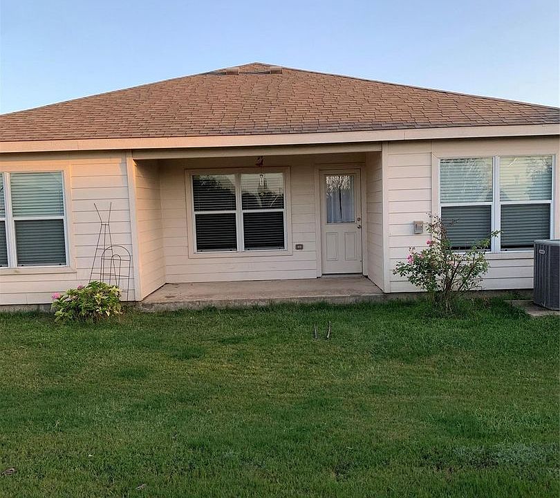 1st image of 2114 Pine Knoll Way