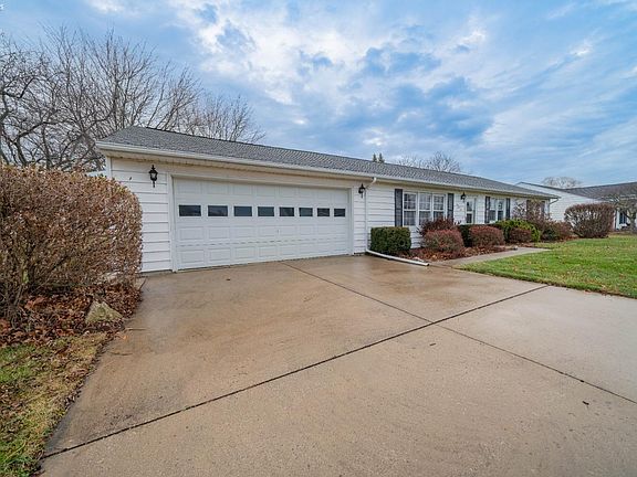3rd image of 146 Thomas Dr