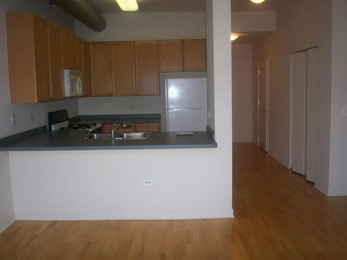 1 bed, 1.5 bath, 910 sqft, $2,400 — Photo 2