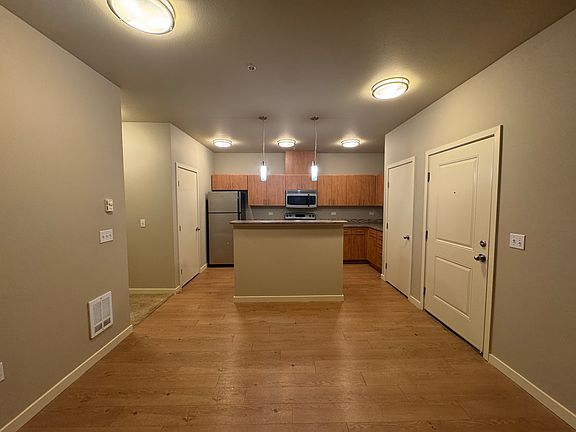 4th image of 967 Discovery Cir NE Unit 204