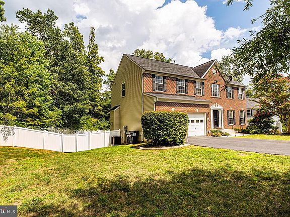 5th image of 15 Saint Elizabeths Ct