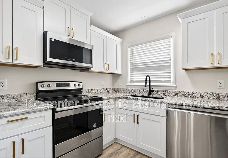 1821 W Meadowview Rd — Photo 13