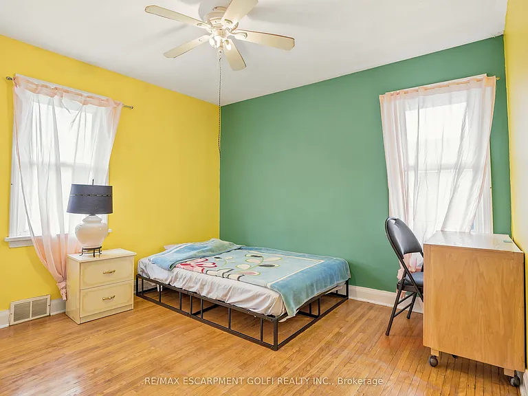 602 Geneva St — Photo 12