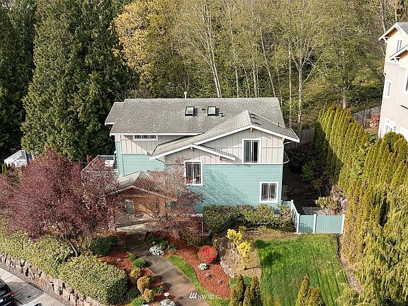 2nd image of 15914 NE 101st Ct