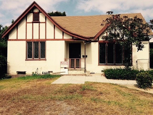1st image of 20703 Kenwood Ave