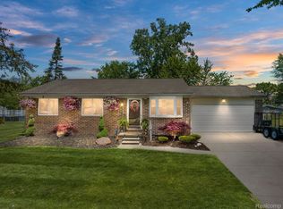 30276 Elmwood St, Garden City, MI 48135