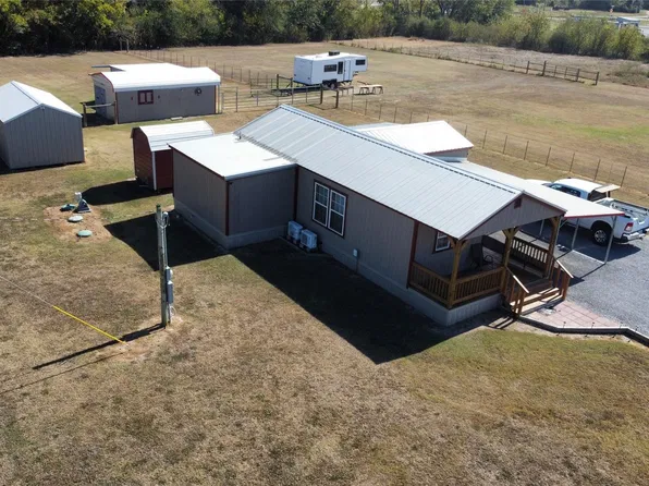 102 Worthy St, Donie, TX 75838