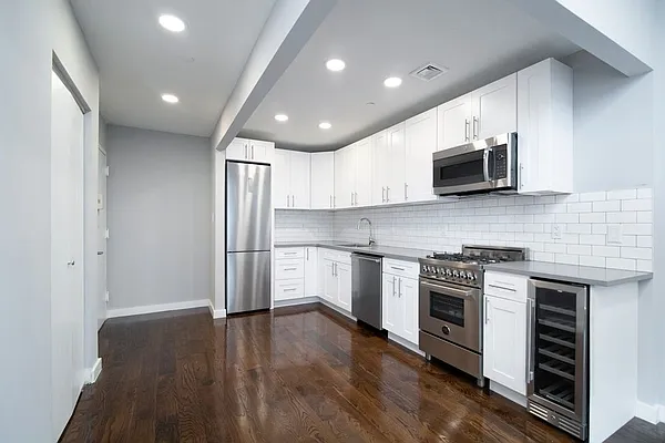 Rented by REAL New York | media 9