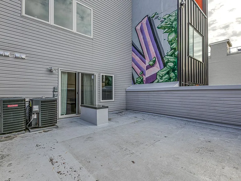 Brand New Luxury Apartments — Photo 31