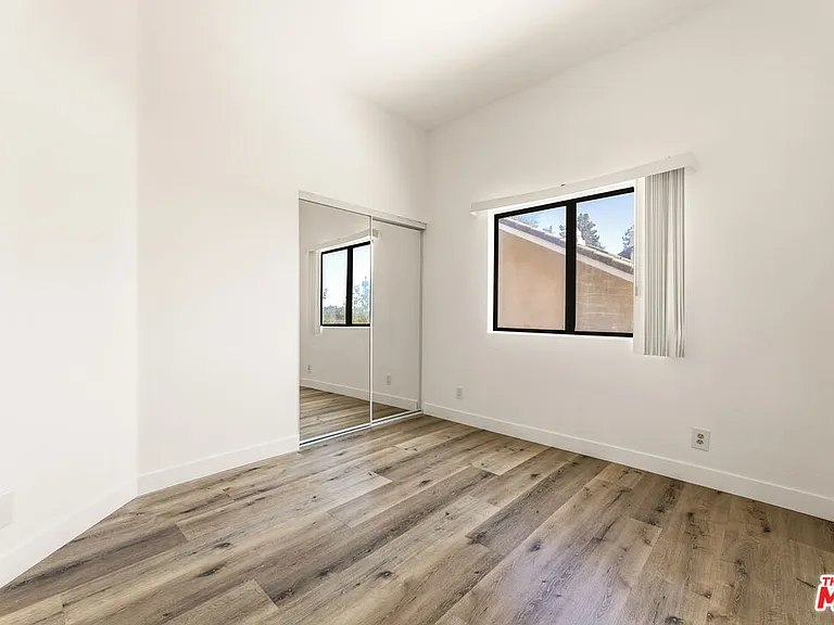 28035 Sheffield — Photo 16