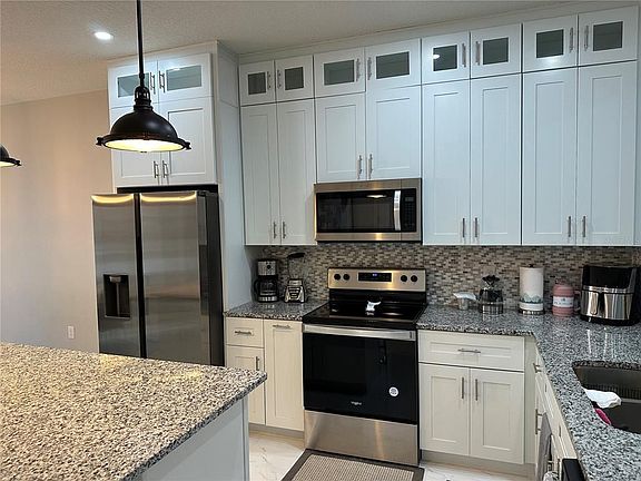5th image of 2458 Empress Dr