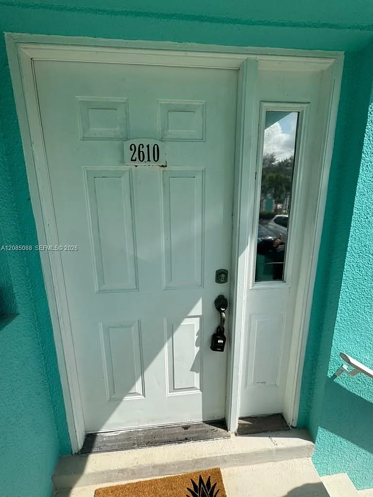 Keys Gate Condo No Three — Photo 4