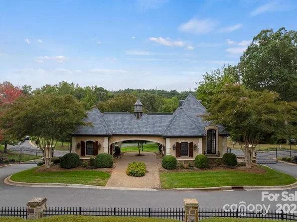 1029 Glade Spring Ct, Belmont, NC 28012