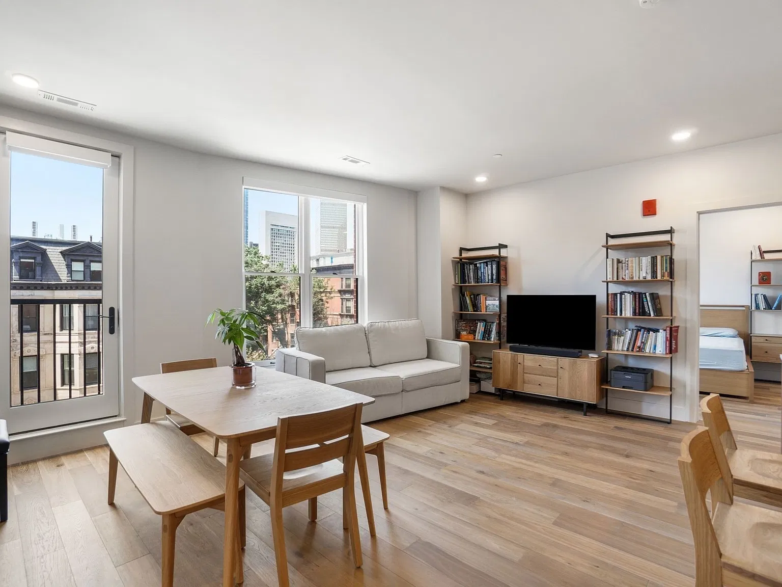 2 bed, 2.0 bath, 1161 sqft, $7,200 — Photo 2