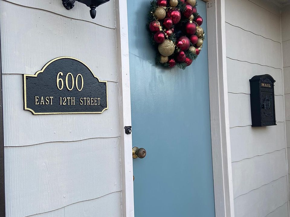 1st image of 600 E 12th St