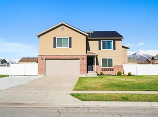 459 S Wellington Dr, Kaysville, UT 84037