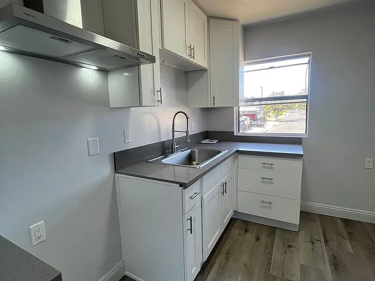 7830 S Western Ave — Photo 11