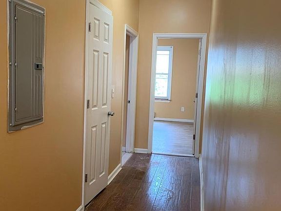 3rd image of 1103 W Wingohocking St Unit B