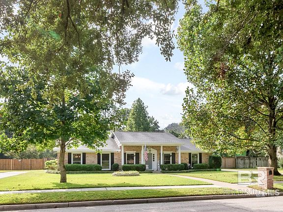 3rd image of 931 Regents Dr E