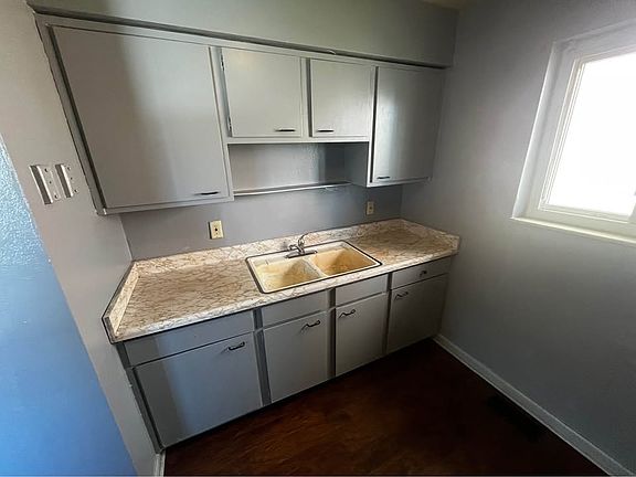 2nd image of 244 Joanna St #1