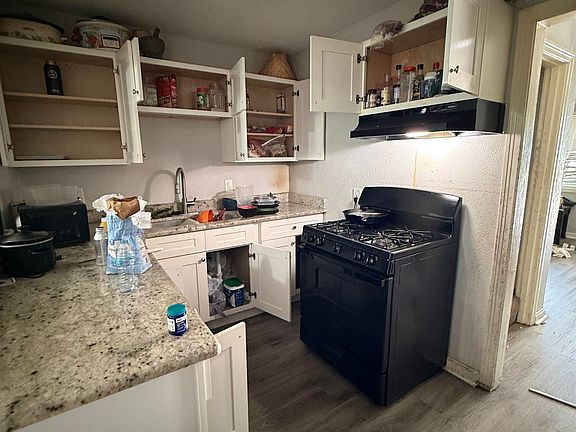 4th image of 306 W 51st St