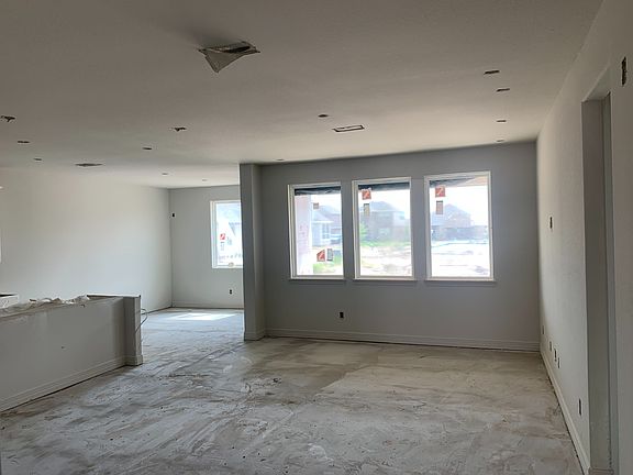 4th image of 15634 Baronial Castle Dr