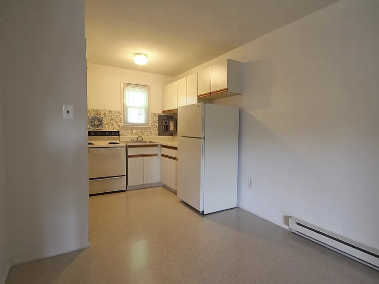 University Park Apartments — Photo 19