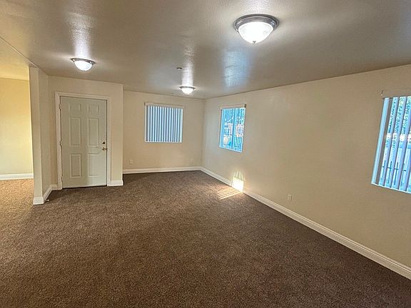 3rd image of 942 E 88th Pl