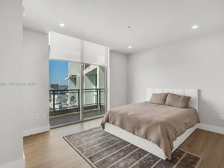 92 SW 3rd St #5204 — Photo 17