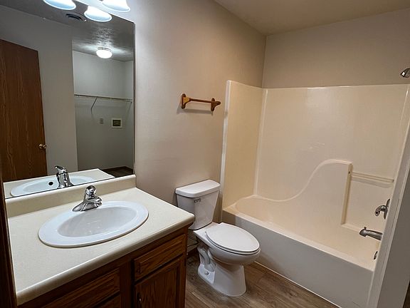 5th image of 1312 Tully Dr #1