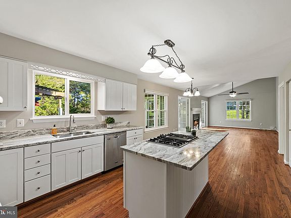 4th image of 13430 Lawrence Ln
