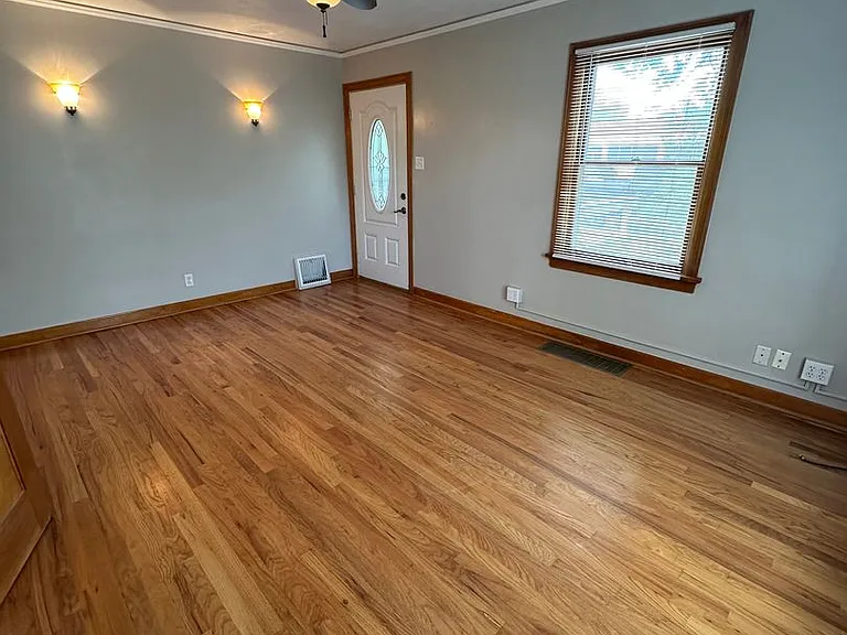 1714 Logan Ave — Photo 4