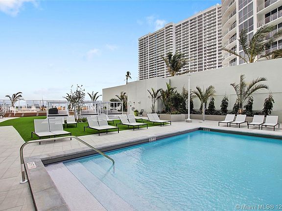3rd image of 1757 N Bayshore Dr