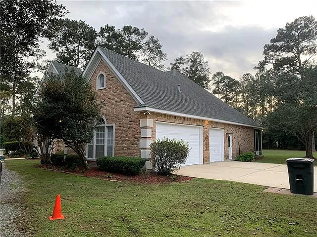 5 bed, 4.5 bath, 3978 sqft, $3,000 — Photo 2