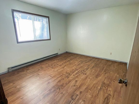4th image of 606 11th St S APT 8