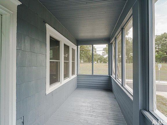 4th image of 35 Manitoba Ave