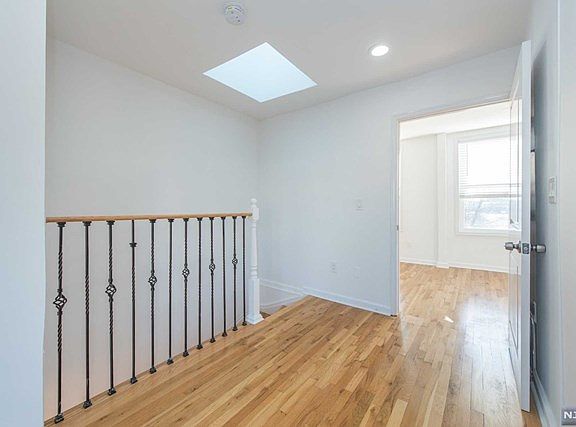 4th image of 3 Vine St Floor 2