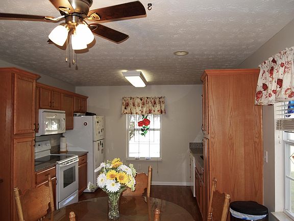4th image of 1528 Banyan Way