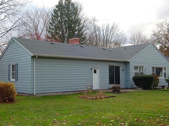 2nd image of 1106 Sassafras Ln