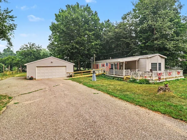 17039 3rd St, Arcadia, MI 49613
