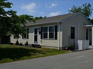 16 Dearborn Dr, Riverside, RI 02915