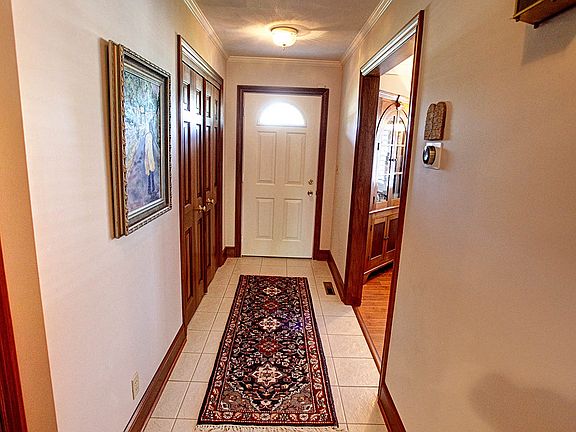 5th image of 523 Canterbury Dr