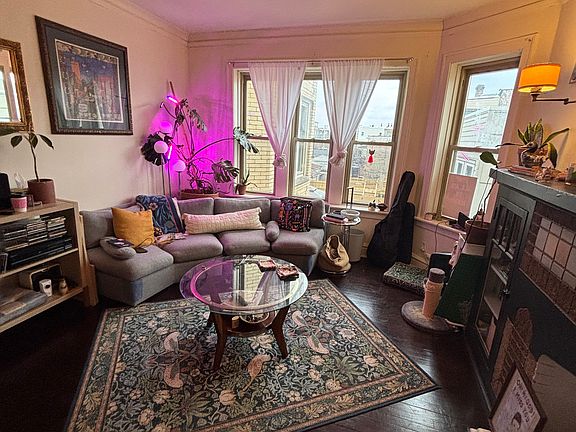 2nd image of 822 N Mozart St #2