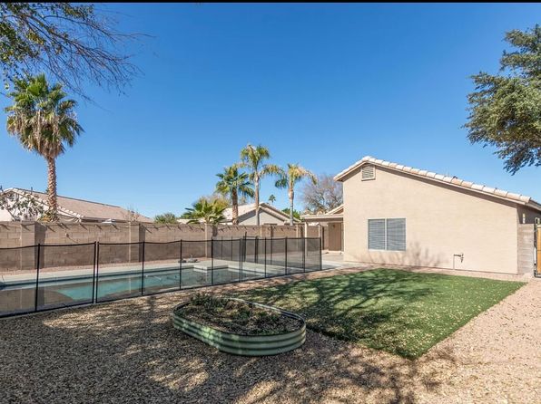 8943 W Deanna Dr
