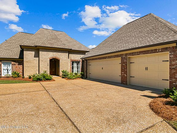 2nd image of 107 Beaufort Cir