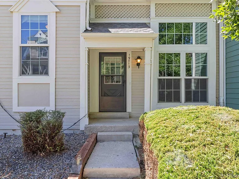 19713 Applewood Ct — Photo 3