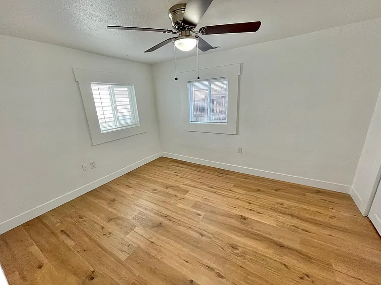 313 S Hudson St — Photo 11